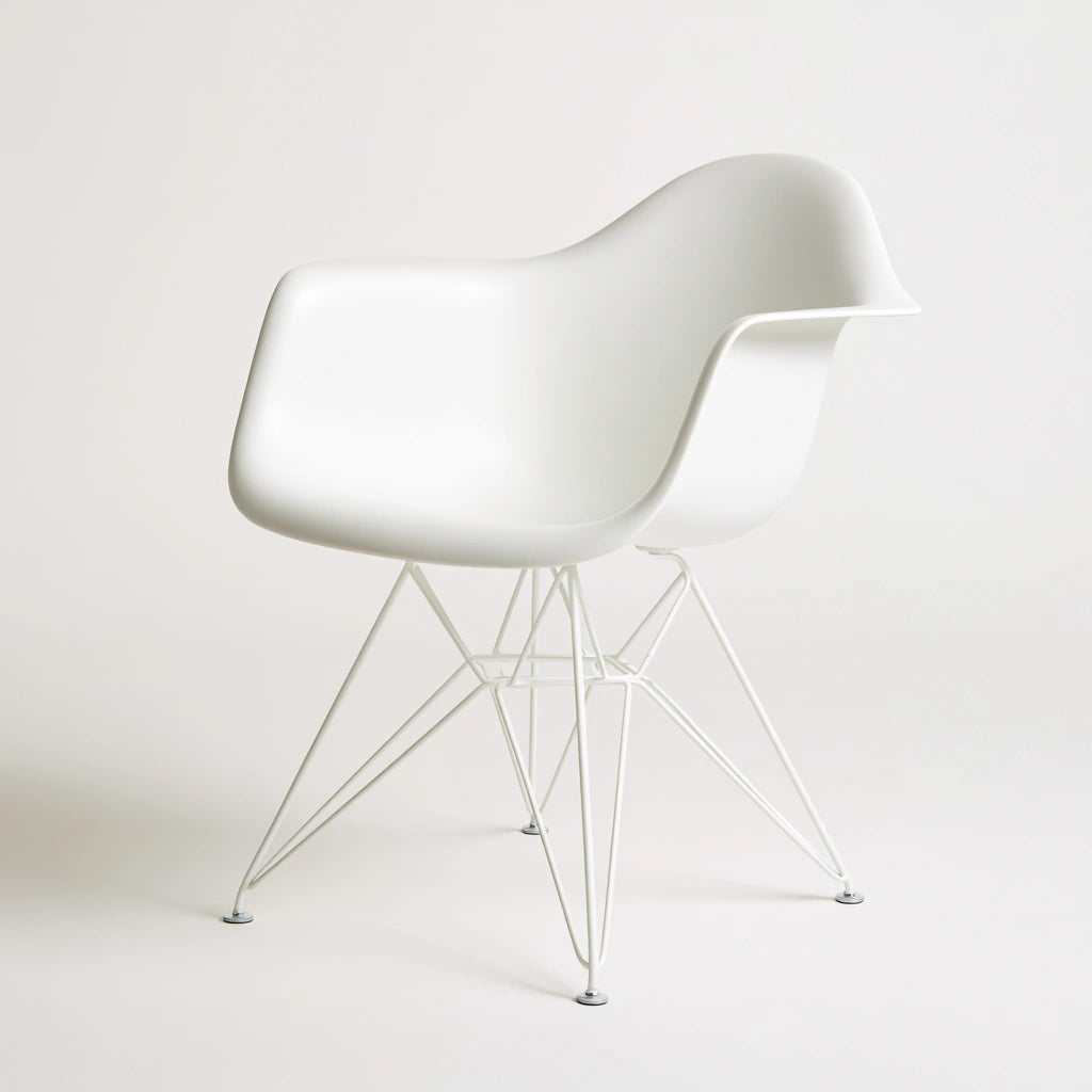 Fauteuil d'appoint aux lignes épurées, coloris blanc