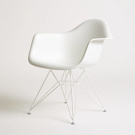 Fauteuil d'appoint aux lignes épurées, coloris blanc